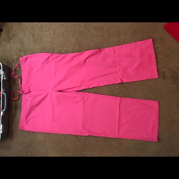 Pink scrubs - Picture 2 of 2